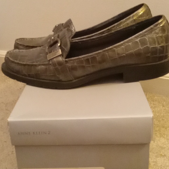 Anne Klein 2 iflex Aklange Pewter Short Heeled Loafer Style w box - Picture 7 of 12
